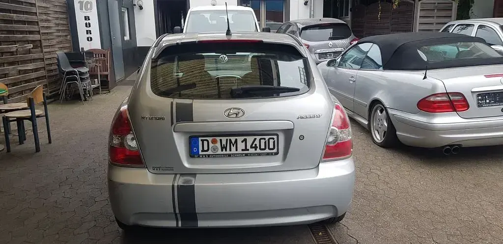 Gebraucht Hyundai Accent 97 PS (71 kW) 2007 Silber Limousine