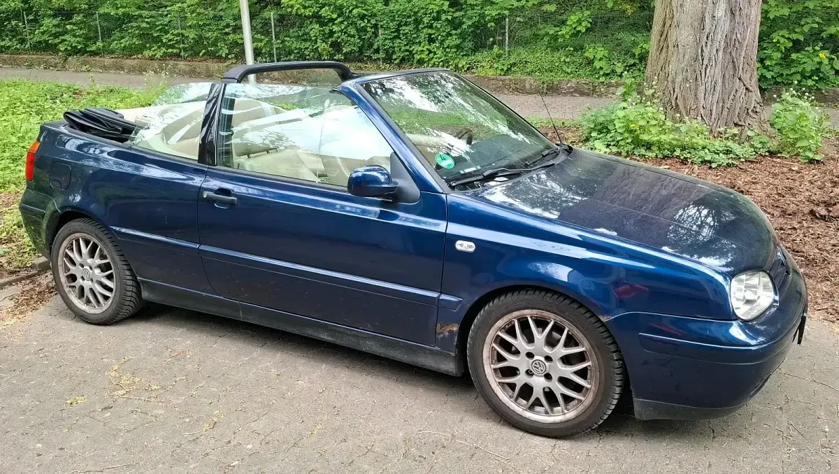 Gebraucht VW Golf 115 PS (84 kW) 2001 Blau Cabrio