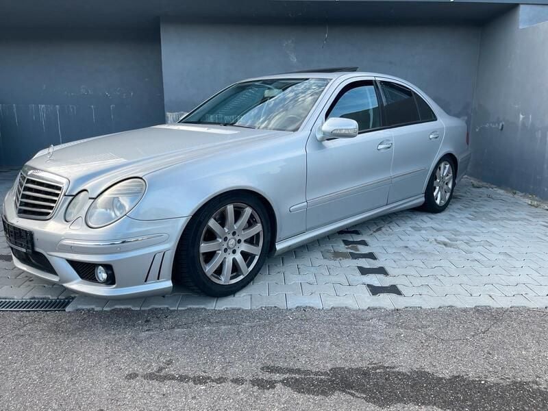 Silber Gebraucht 2009 Mercedes E420 Limousine | 8.399 € - Bild 1/4