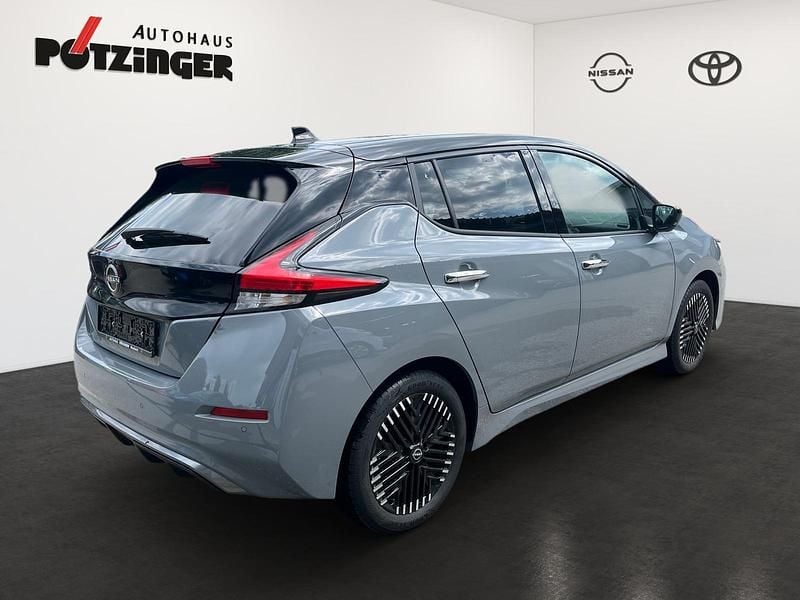 Gebraucht Nissan Leaf N-Connecta 110 kW (150 PS) 2024 Ceramic grey/black Kleinwagen