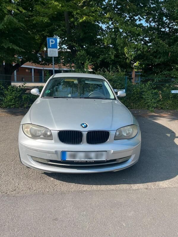 Silber Gebraucht 2008 BMW 116 Kleinwagen | 2.000 € - Bild 1/4