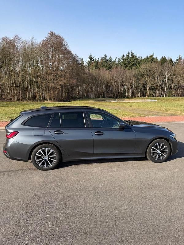 Gebraucht BMW 320 Advantage 190 PS (139 kW) 2021 Grau Kombi