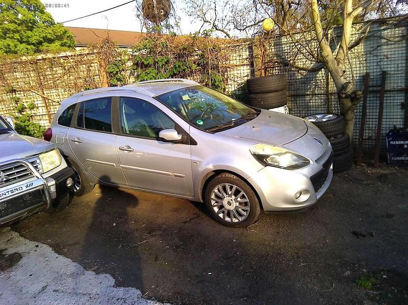 Gebraucht Renault Clio GrandTour Luxe 103 PS (75 kW) 2010 Silber Kombi