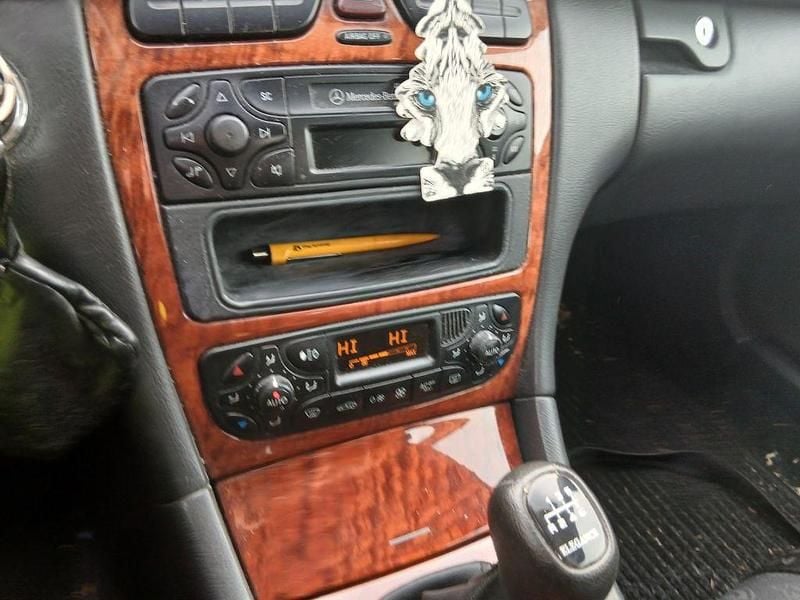 Gold Gebraucht 2003 Mercedes C180 Elegance Limousine | 1.200 € (Superpreis) - Bild 1/4