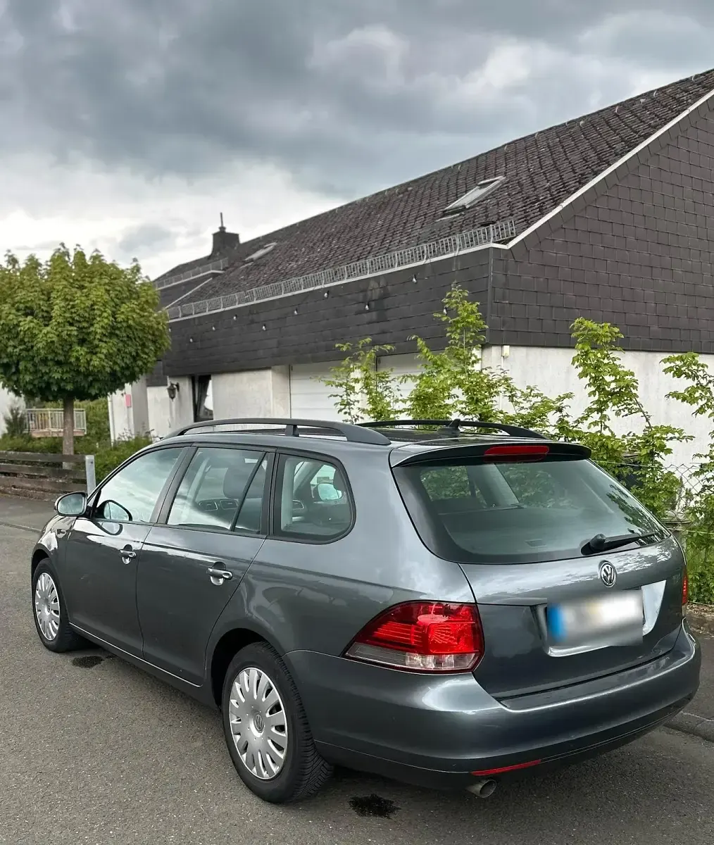 Second-hand VW Golf VI 105 CP (77 kW) 2010 Argintiu Hatchback