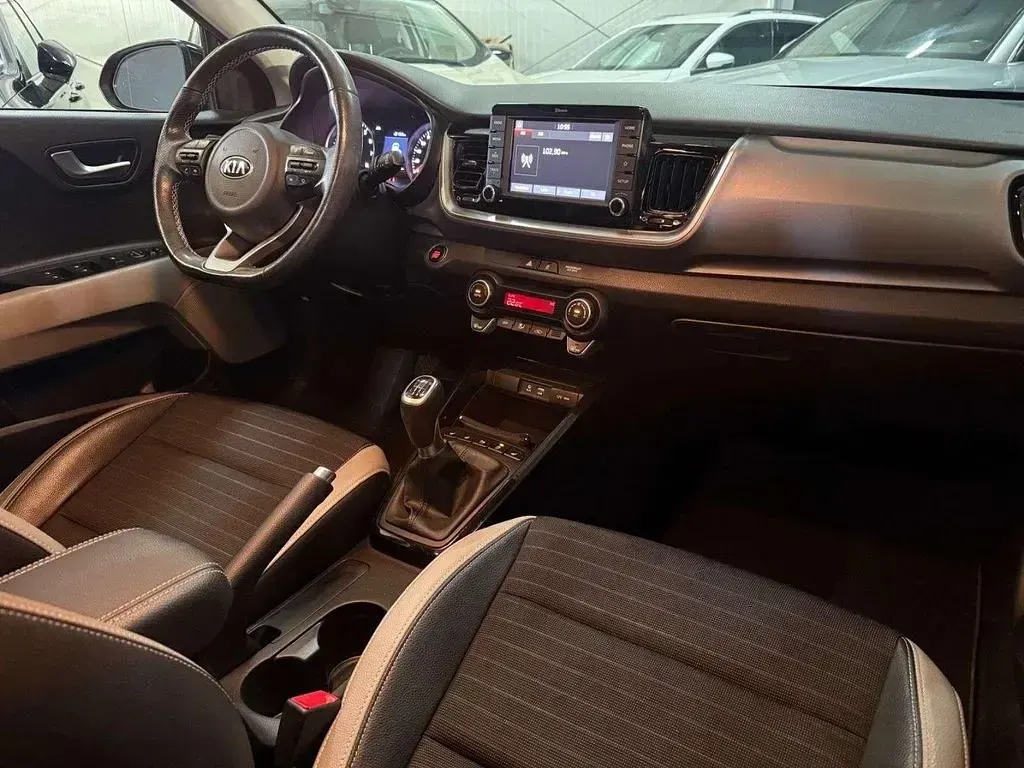 Gebraucht Kia Stonic Spirit 120 PS (88 kW) 2018 Rot SUV