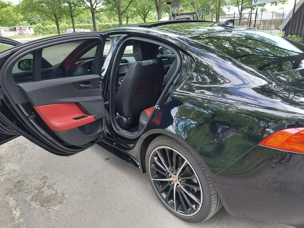 Gebraucht Jaguar XE R-Sport 179 PS (131 kW) 2016 Schwarz Limousine