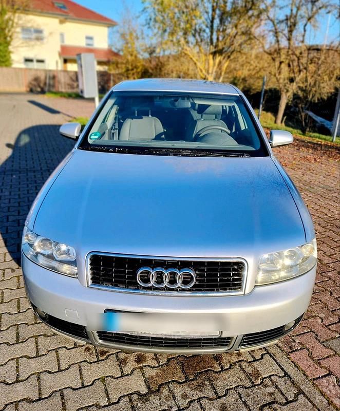 Silber Gebraucht 2001 Audi A4 S-Line Limousine | 2.000 € (Guter Preis) - Bild 1/4