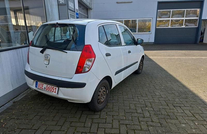 Gebraucht Hyundai i10 67 PS (49 kW) 2011 Weiß Kleinwagen