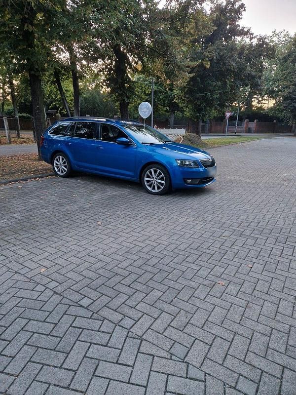 Gebraucht Skoda Octavia Style 110 PS (80 kW) 2016 Blau Kleinwagen