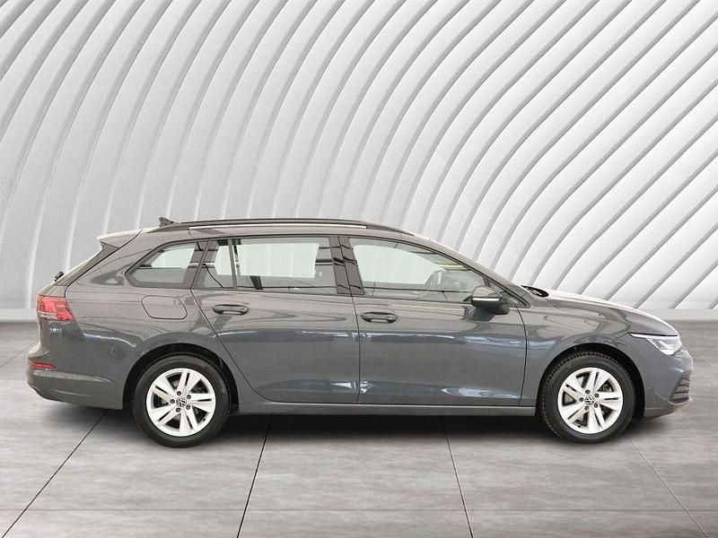 Gebraucht VW Golf VIII Life 150 PS (110 kW) 2022 Delfingrau metallic Kombi