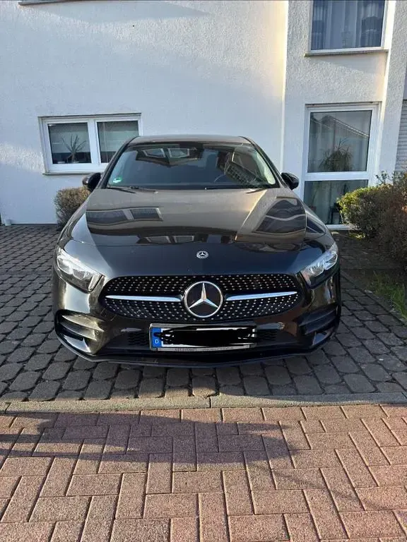 Gebraucht Mercedes A200 AMG line 163 PS (119 kW) 2019 Schwarz Limousine