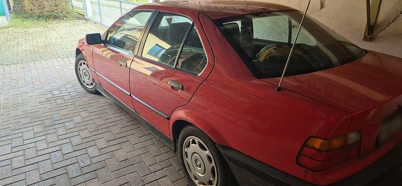 Gebraucht BMW 316 102 PS (75 kW) 1992 Rot Limousine