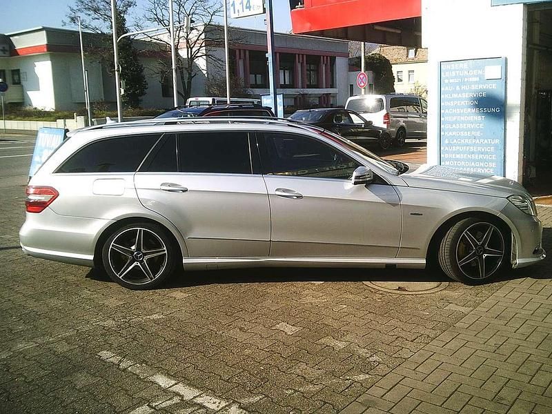 Gebraucht Mercedes E350 265 PS (194 kW) 2011 Iridiumsilber  metalliclack Kombi