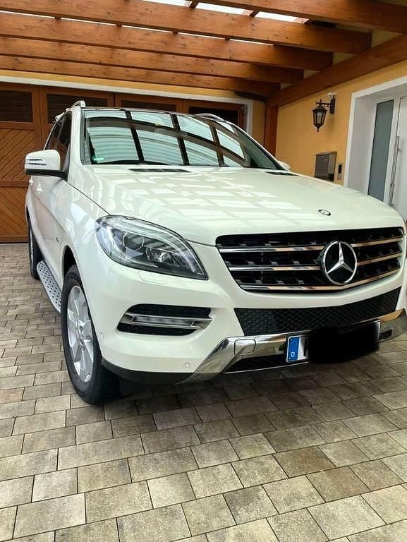 Weiß Gebraucht 2012 Mercedes ML350 Edition 1 SUV | 12.700 € - Bild 1/4