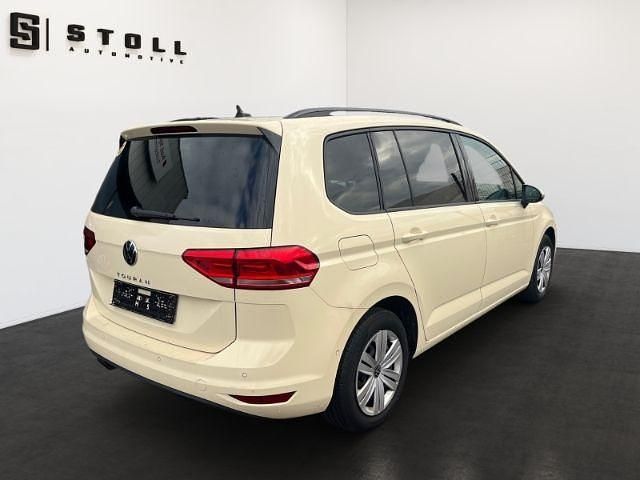 Gebraucht VW Touran Trendline 150 PS (110 kW) 2024 Beige Van / Kleinbus