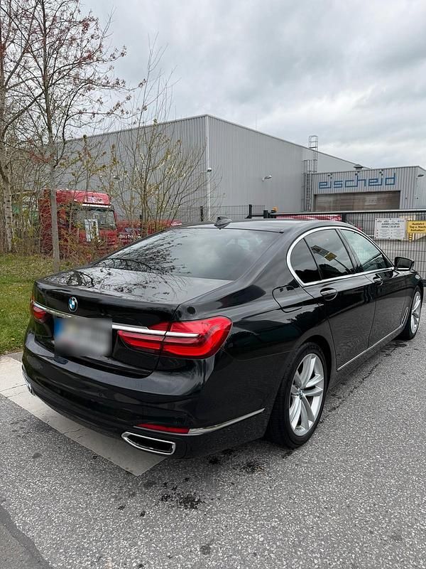 Gebraucht BMW 730 265 PS (194 kW) 2018 Schwarz Limousine
