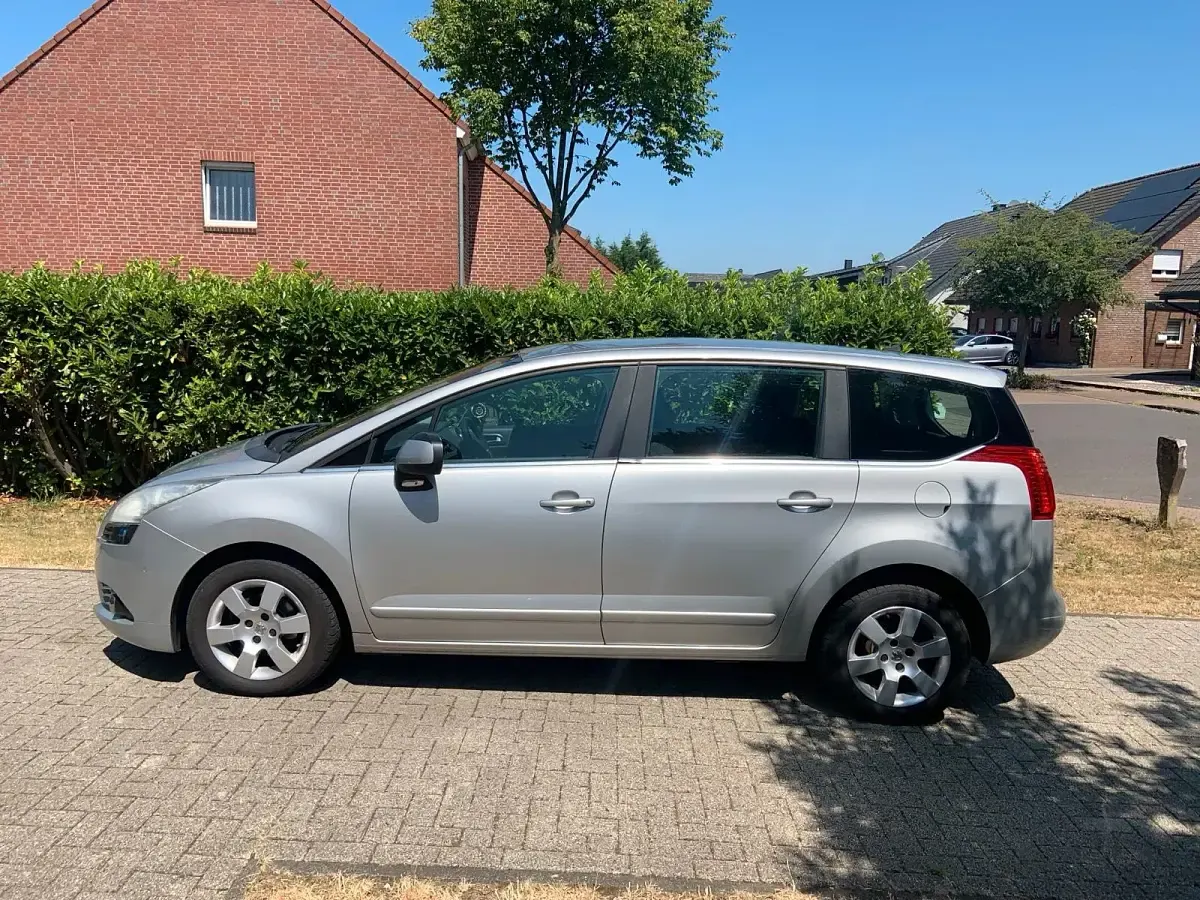 Gebraucht Peugeot 5008 120 PS (88 kW) 2013 Grau Van / Kleinbus