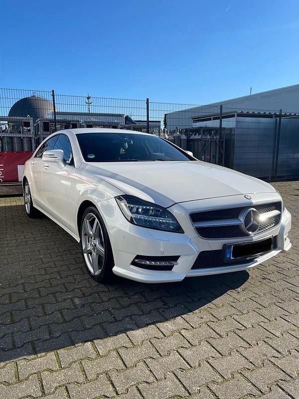 Weiß Gebraucht 2012 Mercedes CLS500 Coupé | 17.900 € - Bild 1/4