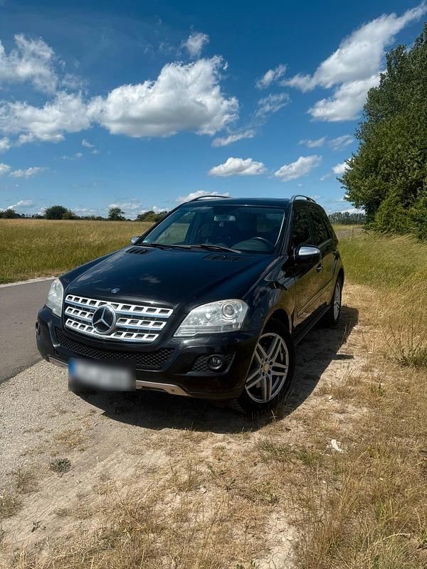 Schwarz Gebraucht 2009 Mercedes ML420 SUV | 8.000 € - Bild 1/4
