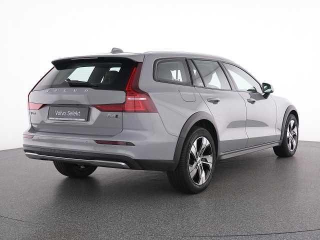 Gebraucht Volvo V60 CC 145 PS (106 kW) 2023 Kombi