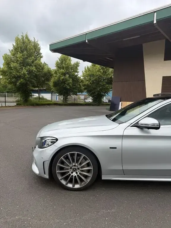 Gebraucht Mercedes C300e 194 PS (142 kW) 2020 Silber Limousine