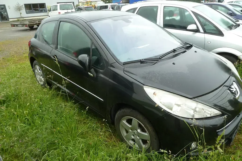 Gebraucht Peugeot 207 Forever 95 PS (69 kW) 2012 Schwarz Limousine