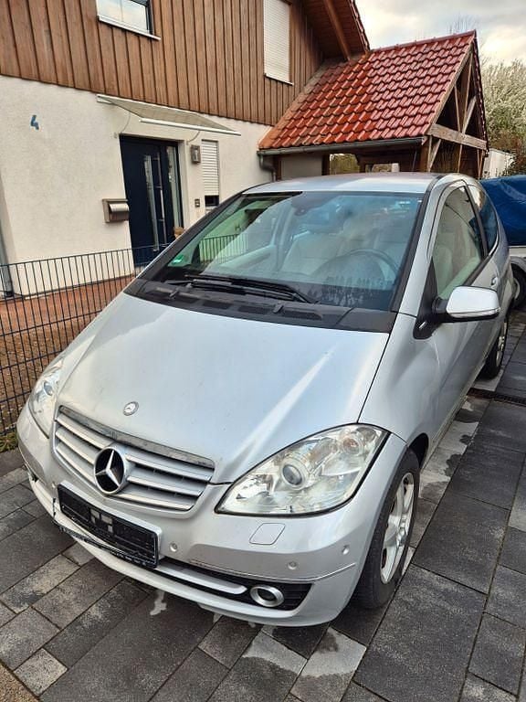 Gebraucht Mercedes A180 Elegance 116 PS (85 kW) 2009 Silber Limousine