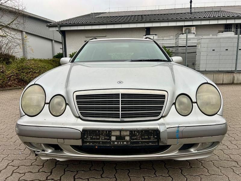 Gebraucht Mercedes E240 170 PS (125 kW) 2000 Silber Kombi
