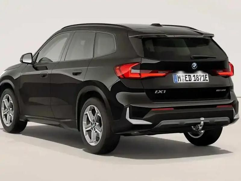 Neu BMW iX1 Performance 150 kW (204 PS) 2026 Schwarz (schwarz) SUV