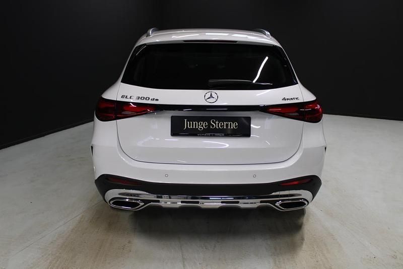 Gebraucht Mercedes GLC300e AMG 197 PS (144 kW) 2024 Manufaktur opalithweiß bright SUV