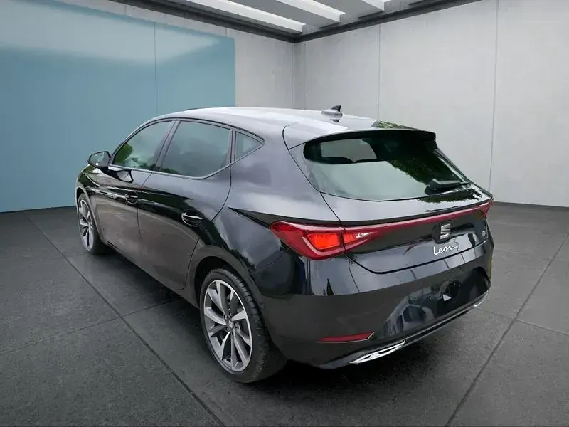 Neu Seat Leon 150 PS (110 kW) 2025 Schwarz Kleinwagen