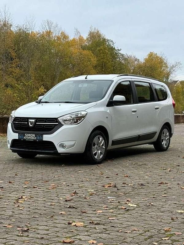 Weiß Gebraucht 2018 Dacia Lodgy Lauréate Van / Kleinbus | 8.499 € (Fairer Preis) - Bild 1/2