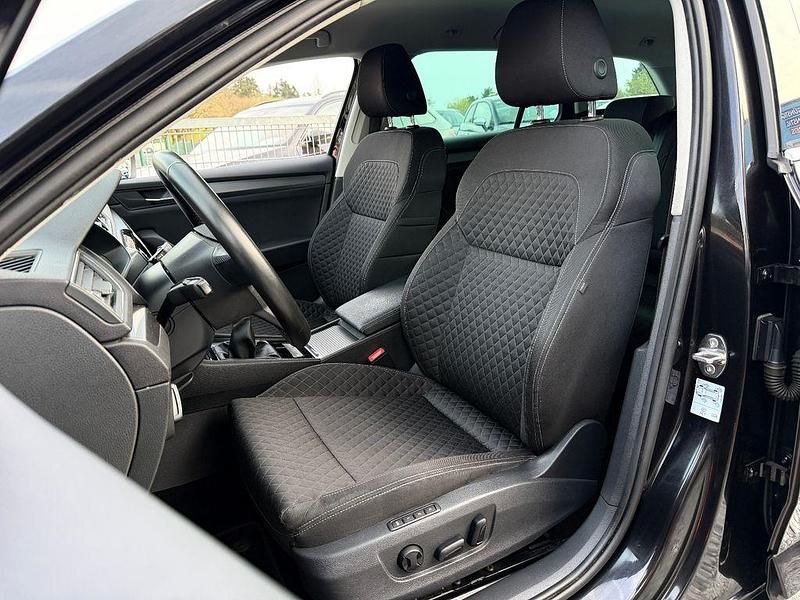 Używany Skoda Superb Style 150 KM (110 kW) 2017 Czarny Kombi