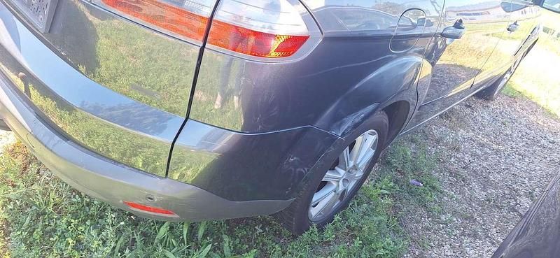 Grau Gebraucht 2007 Ford S-MAX S Van / Kleinbus | 2.300 € (Superpreis) - Bild 1/4