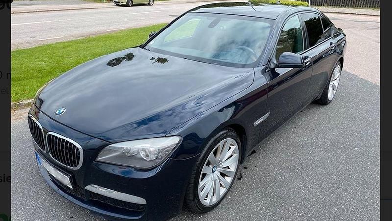 Blau Gebraucht 2009 BMW 740 Limousine | 10.900 € (Fairer Preis) - Bild 1/4