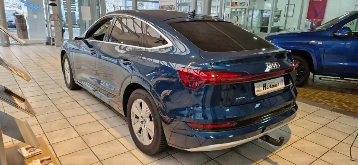 Second-hand Audi e-tron Sportback Advanced 230 kW (313 CP) 2020 Albastru SUV
