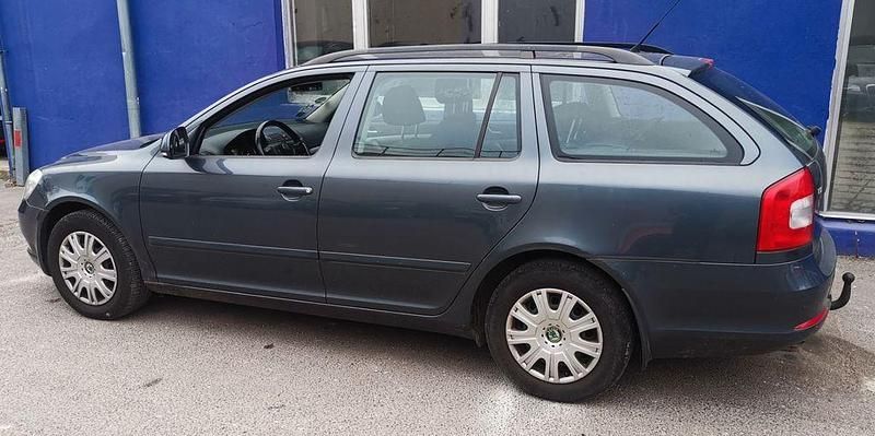 Gebraucht Skoda Octavia 105 PS (77 kW) 2010 Grau Kombi