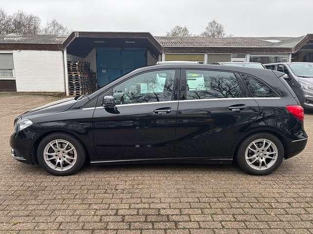Gebraucht Mercedes B180 122 PS (89 kW) 2014 Schwarz Van / Kleinbus
