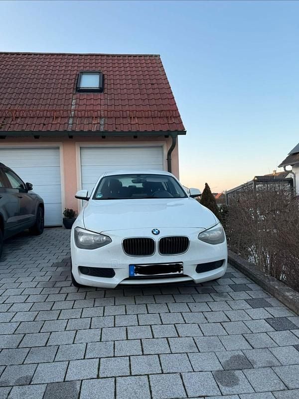Weiß Gebraucht 2015 BMW 114 Kleinwagen | 8.000 € (Guter Preis) - Bild 1/4