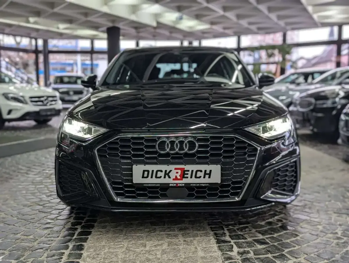 Używany Audi A3 S-Line 116 KM (85 kW) 2022 Czarny Sedan/Limuzyna