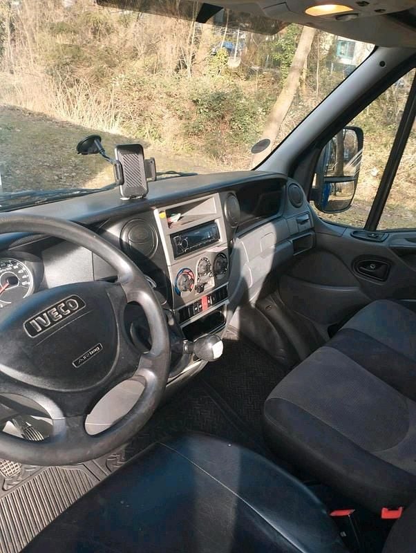 Second-hand Iveco Daily 176 CP (129 kW) 2011 Albastru