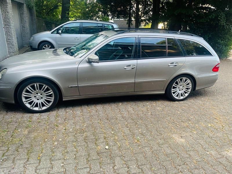 Grau Gebraucht 2007 Mercedes E280 Avantgarde Kombi | 6.000 € (Fairer Preis) - Bild 1/4