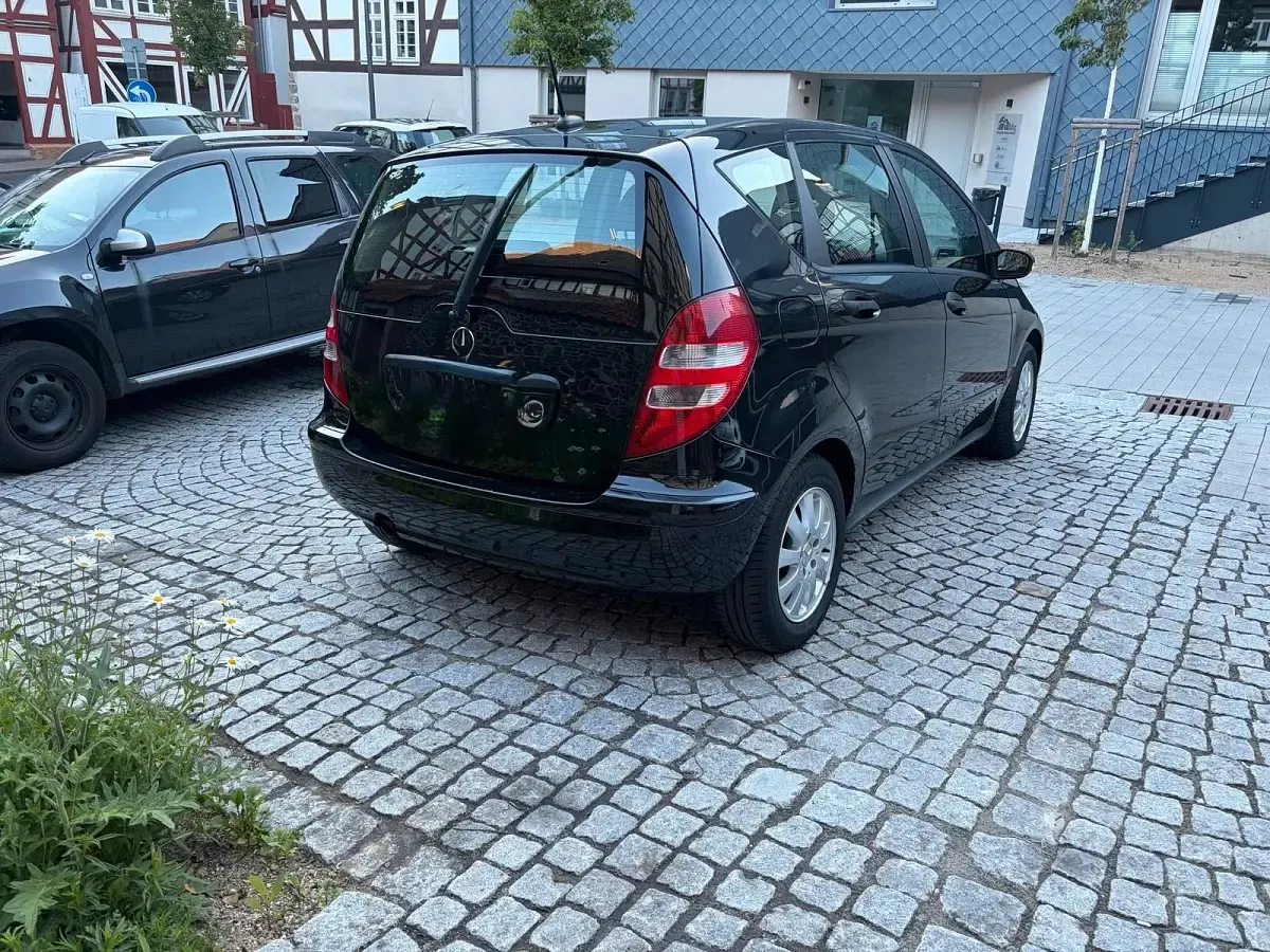 Używany Mercedes A150 Classic 95 KM (69 kW) 2004 Czarny Hatchback