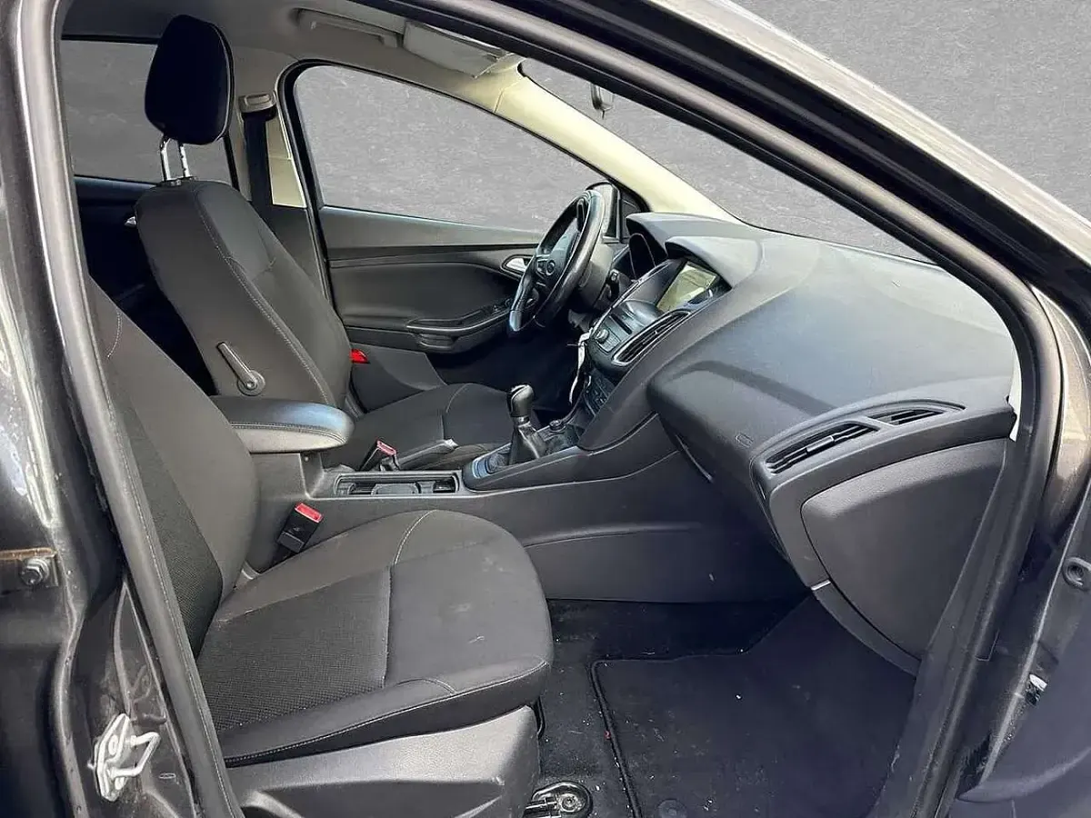 Usata Ford Focus Cool & Connect 101 CV (74 kW) 2019 Grigio Berlina