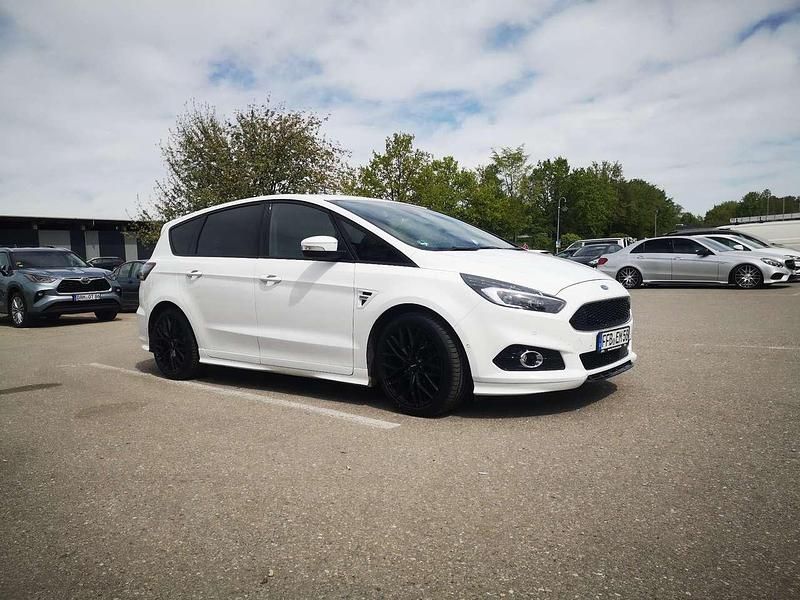 Używany Ford S-MAX ST-Line 241 KM (177 kW) 2018 Biały Minivan