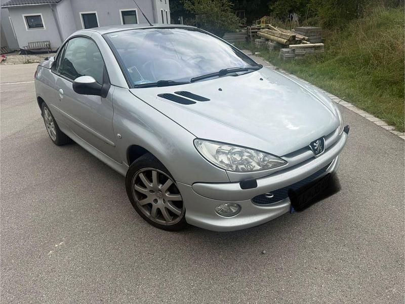 Grau Gebraucht 2006 Peugeot 206 CC Platinum Cabrio | 2.999 € (Fairer Preis) - Bild 1/4