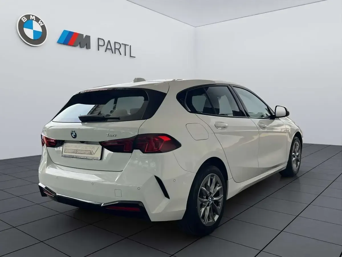 Gebraucht BMW 120 Sport Line 170 PS (125 kW) 2025 Alpinweiß uni Kleinwagen