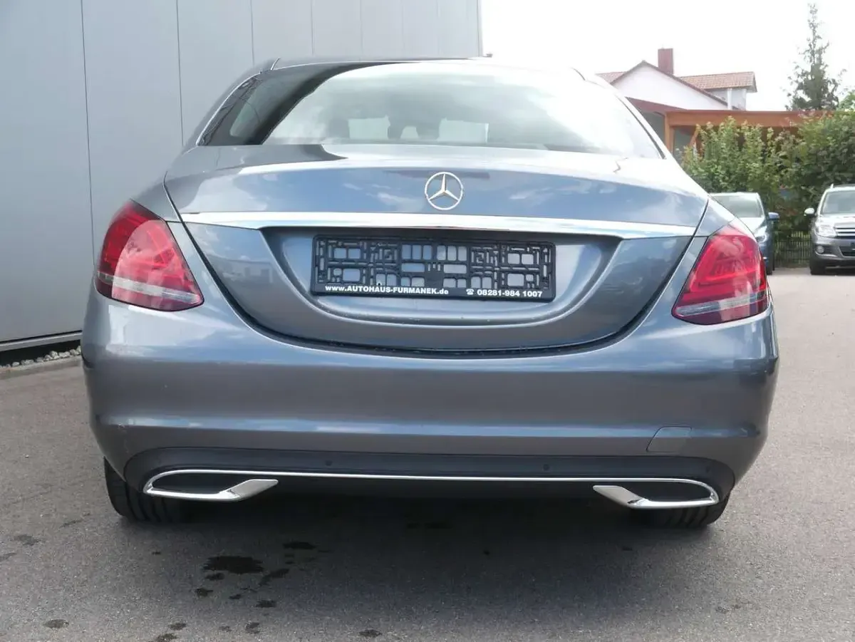 Gebraucht Mercedes C180 Exclusive 156 PS (114 kW) 2019 Grau Limousine