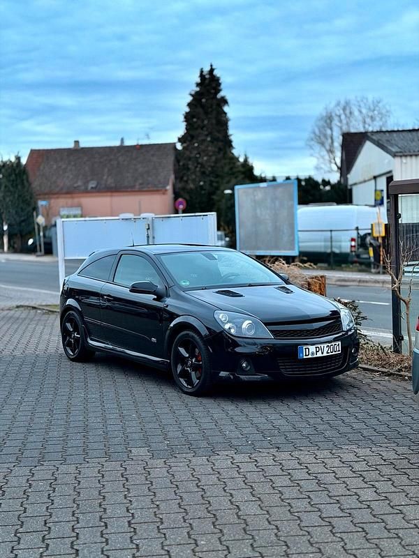 Gebraucht Opel Astra GTC Cosmo 116 PS (85 kW) 2009 Schwarz Coupé